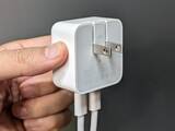 「Apple純正、2ポートUSB-C充電器​​「デュアルUSB-Cポート搭載35Wコンパクト電源アダプタ」」の画像1