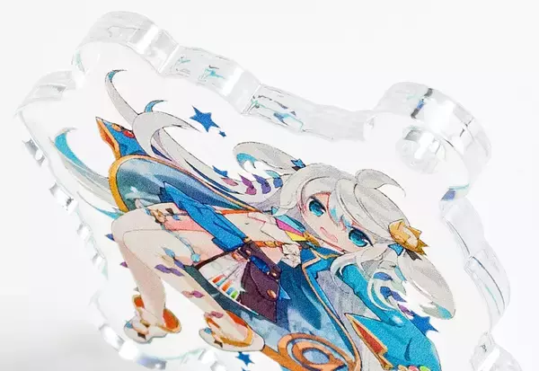 「グラフィック、見る角度で色が変わる「オーロラアクリルキーホルダー印刷」の取り扱いを開始」の画像