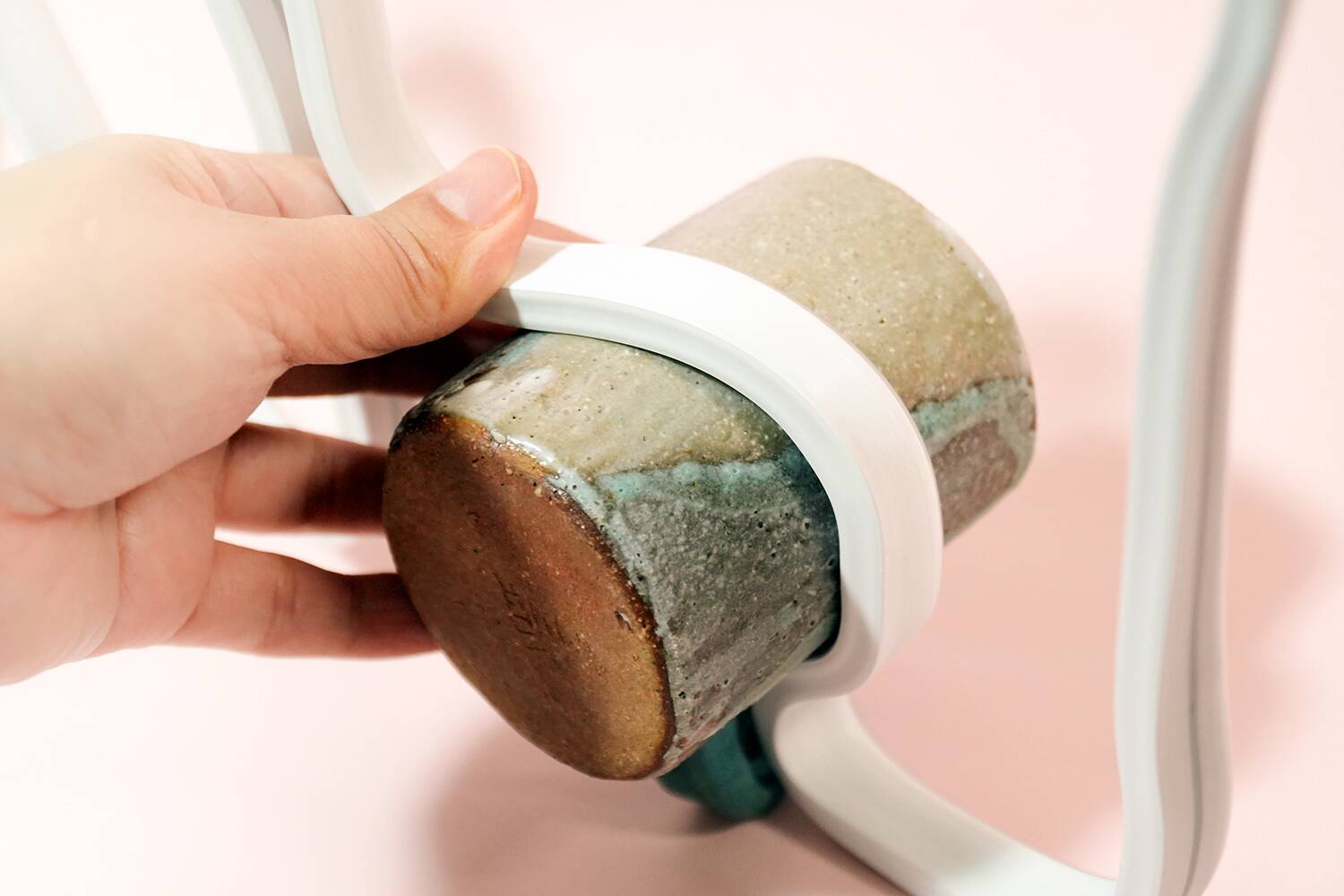 手で曲げるだけで思いのままの形になる「SwitchBot RGBICワイヤーネオンライト」