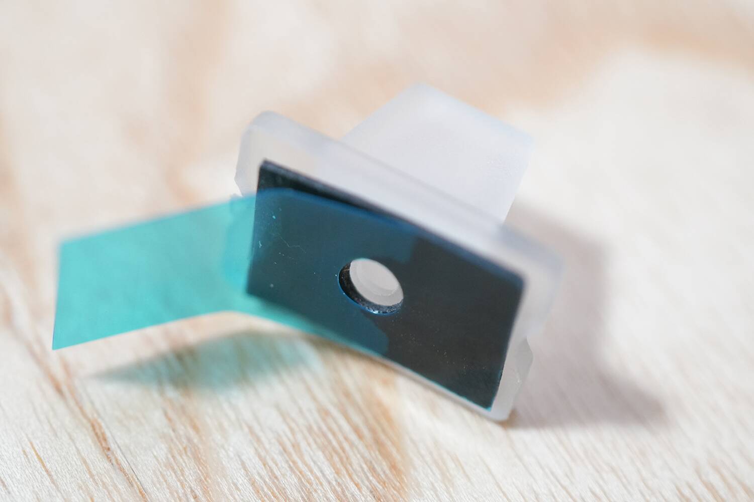 手で曲げるだけで思いのままの形になる「SwitchBot RGBICワイヤーネオンライト」