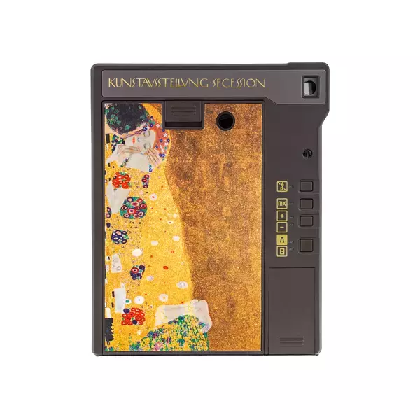 「ロモグラフィーからクリムトの作品をモチーフにした新モデル（2種類）のフィルムカメラが登場」の画像