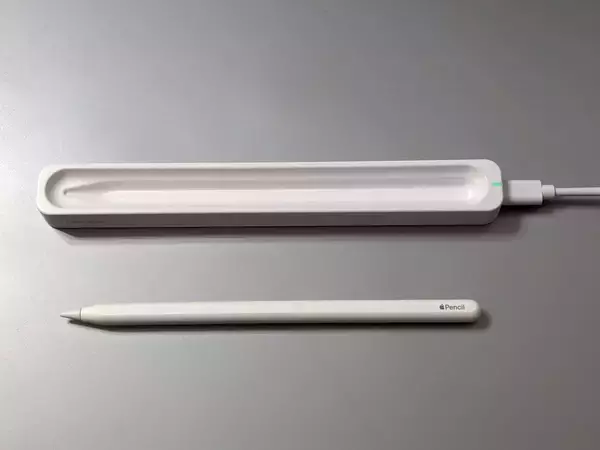 「iPadが手元になくても問題ナシ！ 第2世代Apple PencilをiPadなしでチャージできる便利な充電器」の画像