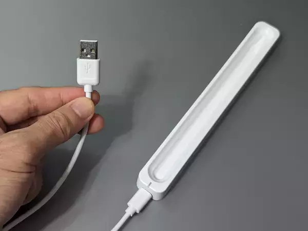 「iPadが手元になくても問題ナシ！ 第2世代Apple PencilをiPadなしでチャージできる便利な充電器」の画像