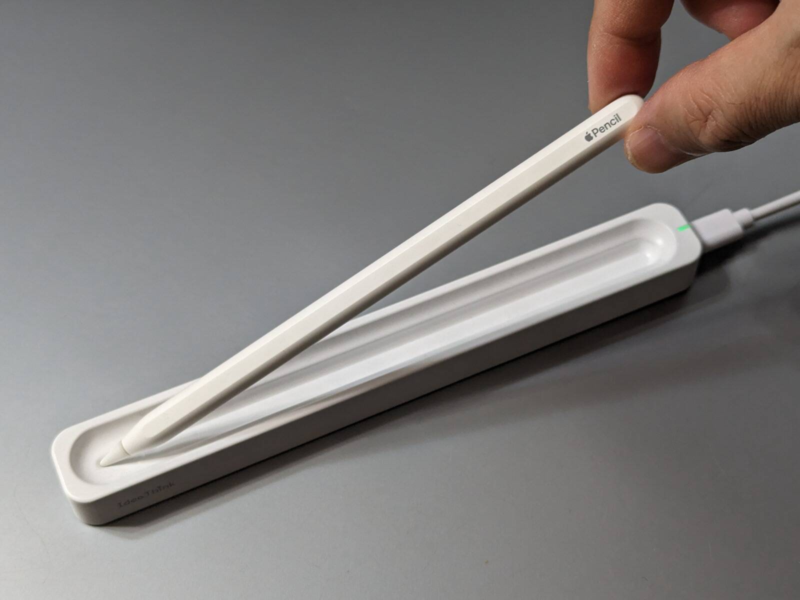 iPadが手元になくても問題ナシ！ 第2世代Apple PencilをiPadなしでチャージできる便利な充電器
