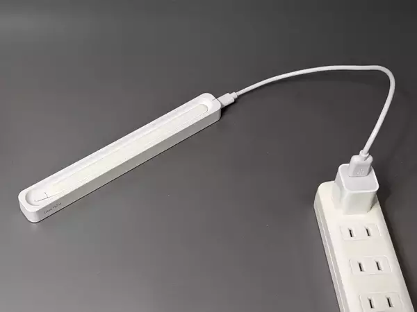 「iPadが手元になくても問題ナシ！ 第2世代Apple PencilをiPadなしでチャージできる便利な充電器」の画像