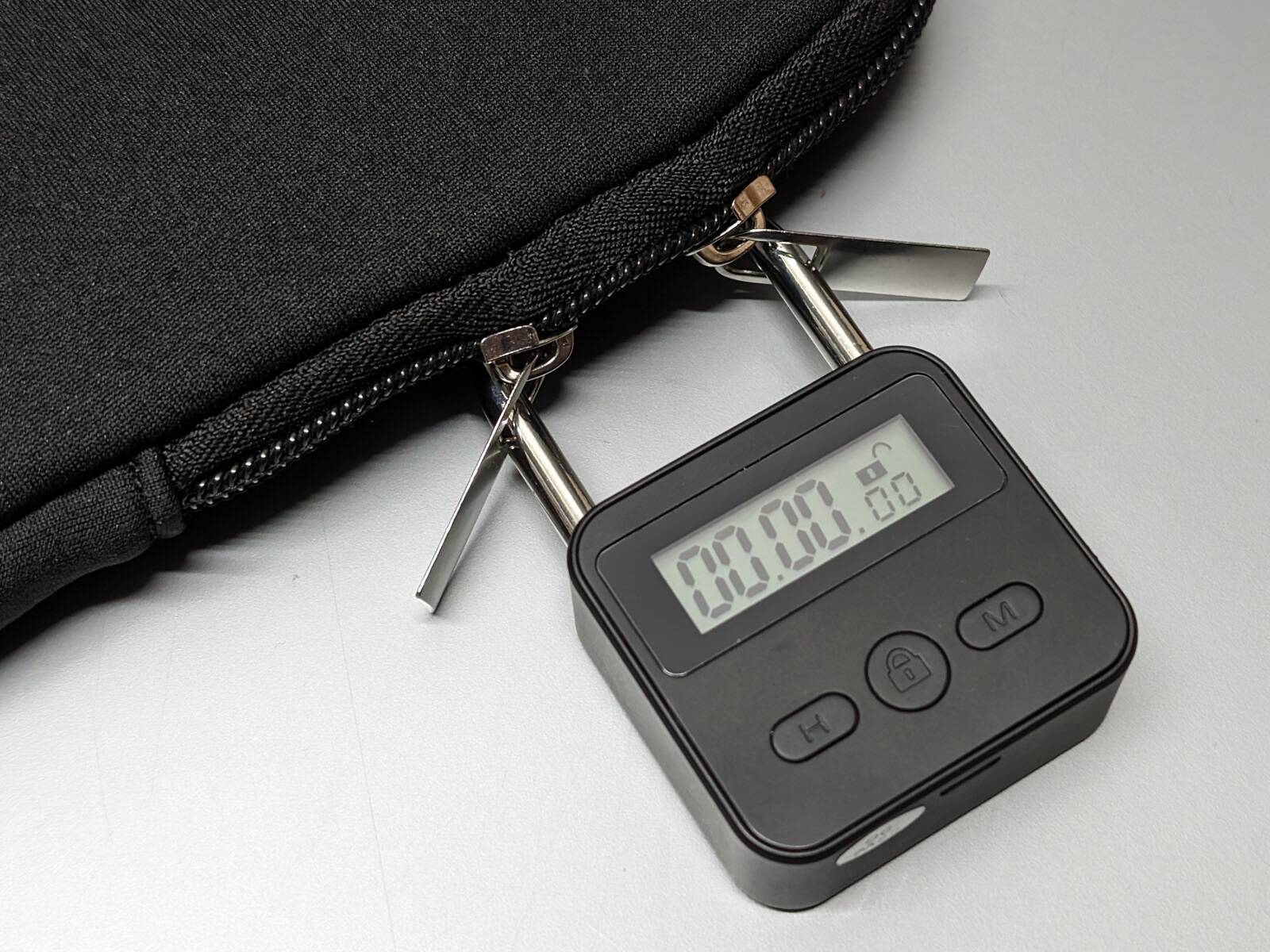 スマホ依存はもちろんゲーム機・タブレット依存にも効果アリ、99時間まで指定できるデジタル南京錠