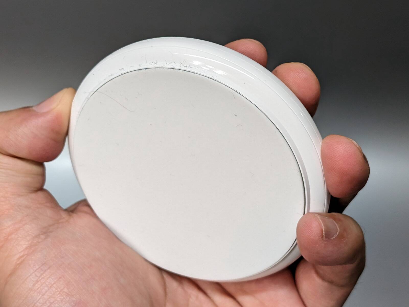 iPhoneのスタンバイも快適。最大15W充電に対応したMagSafe認証ワイヤレス充電器「JUPW1107NP」
