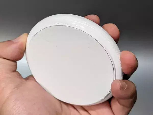 「iPhoneのスタンバイも快適。最大15W充電に対応したMagSafe認証ワイヤレス充電器「JUPW1107NP」」の画像