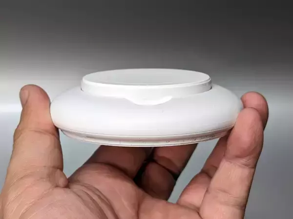 「iPhoneのスタンバイも快適。最大15W充電に対応したMagSafe認証ワイヤレス充電器「JUPW1107NP」」の画像