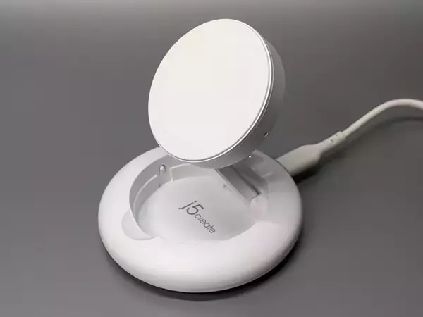 「iPhoneのスタンバイも快適。最大15W充電に対応したMagSafe認証ワイヤレス充電器「JUPW1107NP」」の画像