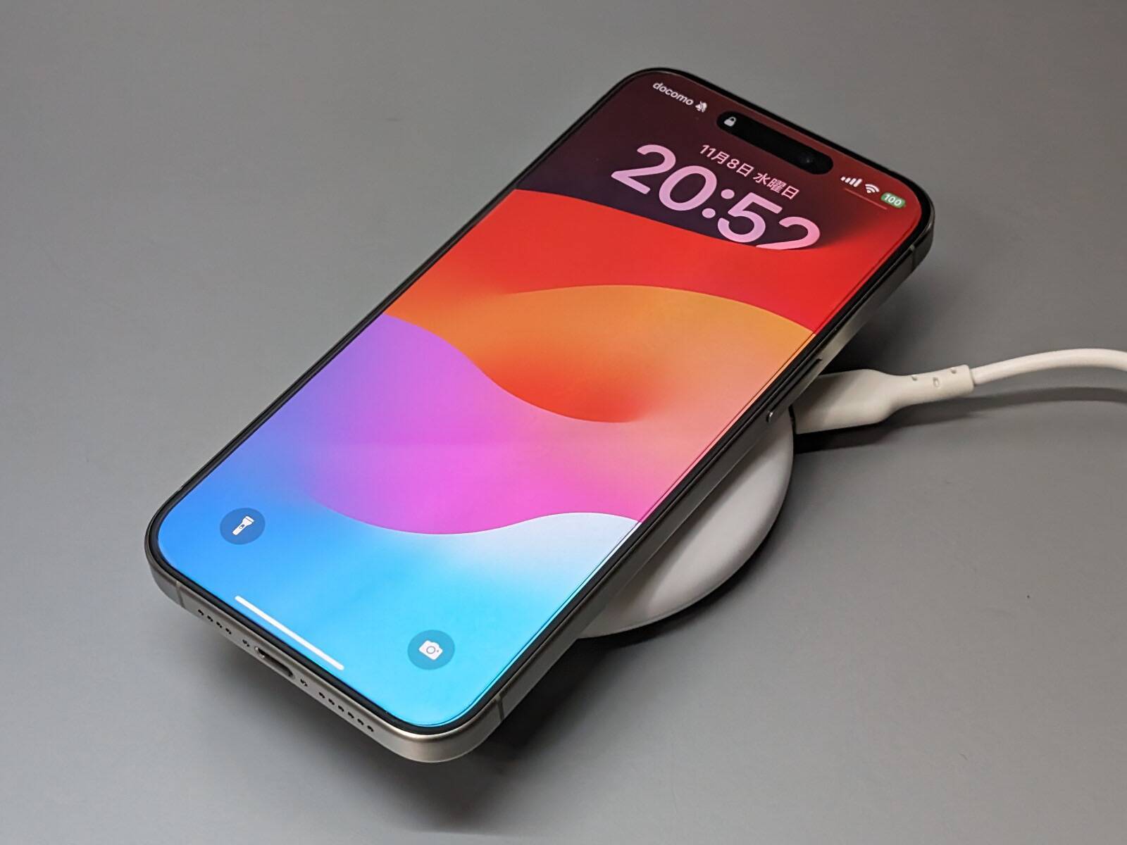 iPhoneのスタンバイも快適。最大15W充電に対応したMagSafe認証ワイヤレス充電器「JUPW1107NP」