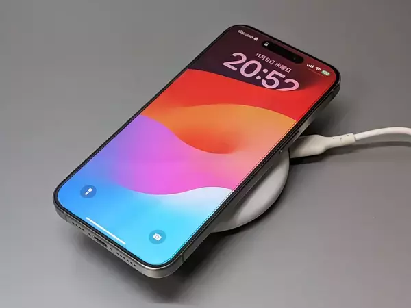 「iPhoneのスタンバイも快適。最大15W充電に対応したMagSafe認証ワイヤレス充電器「JUPW1107NP」」の画像