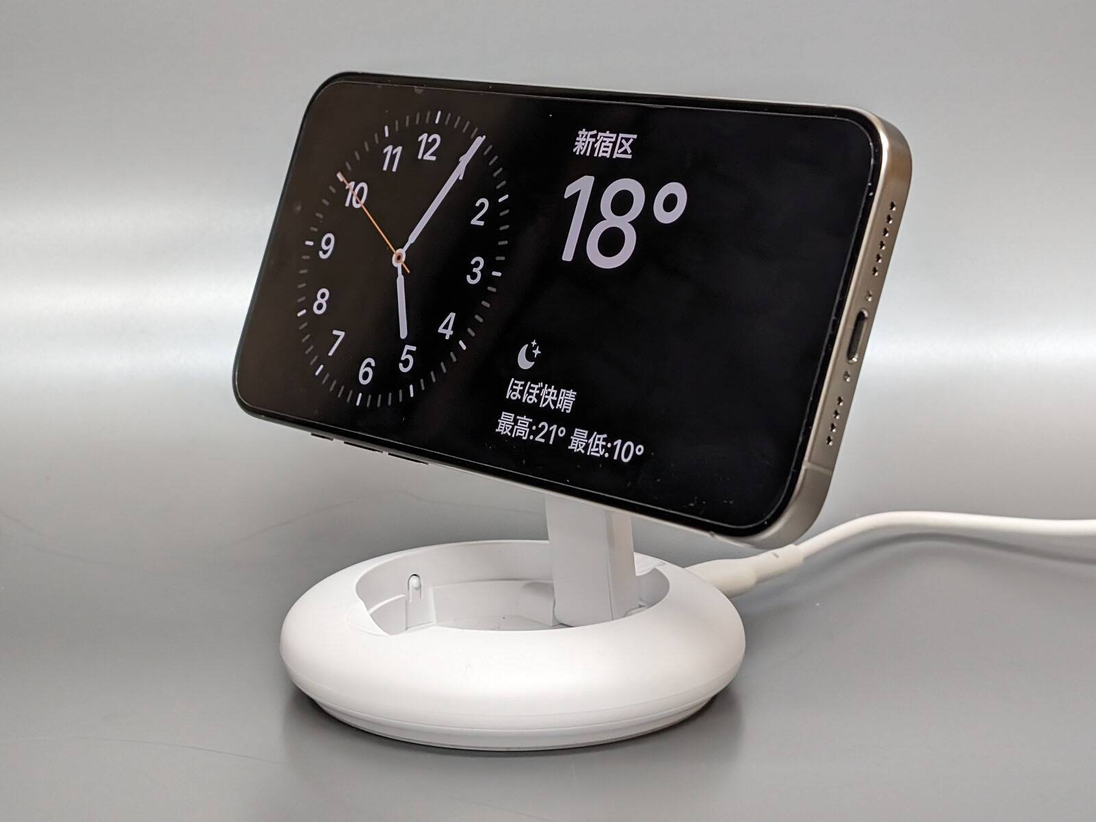 iPhoneのスタンバイも快適。最大15W充電に対応したMagSafe認証ワイヤレス充電器「JUPW1107NP」