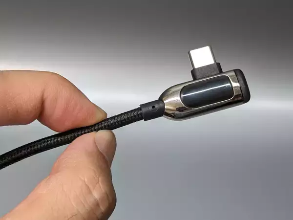 「｢ちゃんと充電できてる？｣がひとめで分かる、充電器からの供給電力を表示可能なUSB Type-Cケーブル」の画像