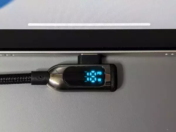 「｢ちゃんと充電できてる？｣がひとめで分かる、充電器からの供給電力を表示可能なUSB Type-Cケーブル」の画像