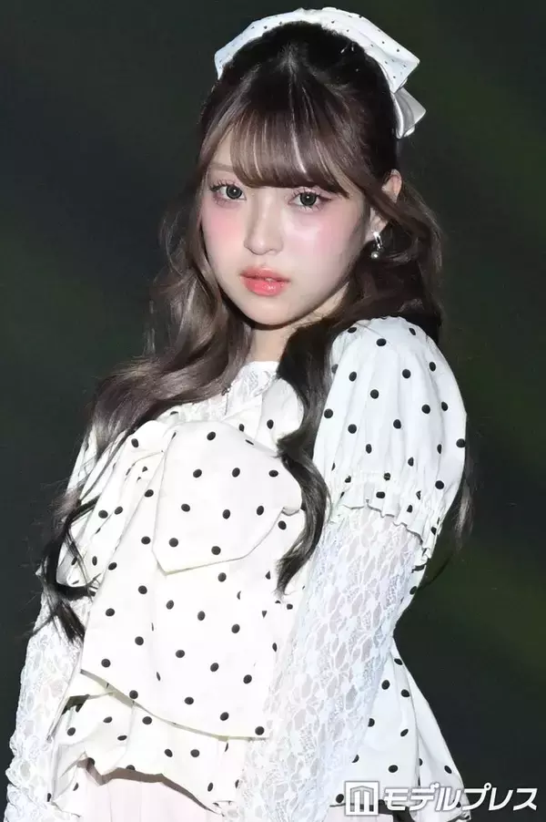 MINAMI、ドット柄×ピンクパンツで甘めガーリールック 可憐な笑顔で魅了【TGC新潟2026】