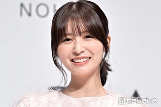 長濱ねる、黒ベアトップから美デコルテ披露「上品で清楚な美しさ」「スタイル抜群で憧れる」と反響