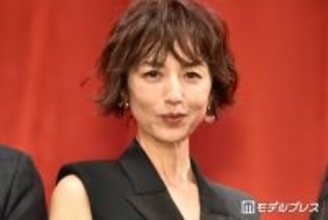 高岡早紀「娘と商店街をぶらぶら」街角プラべショットに絶賛の声「映画のワンシーンかと」「オーラがすごい」