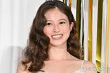 「今田美桜、デコルテ際立つノースリーブドレス姿公開「天使かと思った」「完成された美しさ」と反響」の画像1