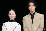 「山崎賢人＆橋本環奈「キングダム」1作目撮影を回顧 吉沢亮とは8年前から現在も“中学生男子”の関係性「一緒に楽しく熱く撮影できて、嬉しかった」」の画像1