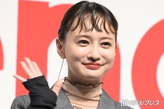 mai（わたなべ麻衣）楽屋での娘との2ショット公開 M!LK塩崎太智とのエピソードも「おめかししてて可愛い」「そっくり」の声