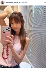 ほしのあき「わたしには無理がありました」娘のミニワンピ着用で美脚スラリ「さすがの着こなし」「服を貸し借りできる関係が素敵」と反響