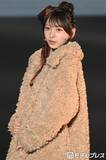 「SWEET STEADY塩川莉世、ミニスカ×ロングブーツで美スタイル際立つ 大ぶりリボンが可愛い【TGC松山2026】」の画像1