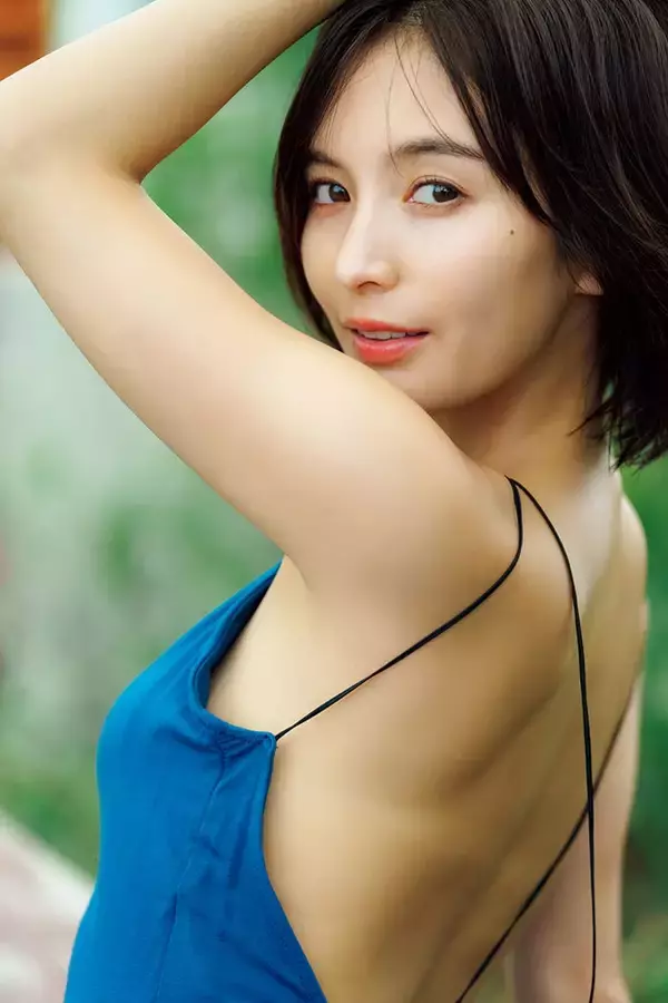 元CanCamモデル・ほのか、4年ぶりグラビアでスレンダーボディ開放