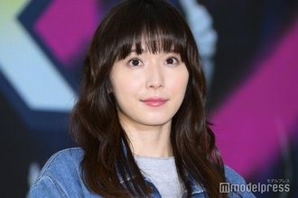 松岡茉優“結婚発表後初”報道陣の前に登場 笑顔で挨拶【ギークス～警察署の変人たち～】