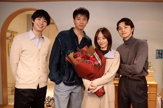 竹内涼真・井上真央ら「再会」同級生が笑顔でクランクアップ 絶句の展開にも「僕ら4人っぽい」