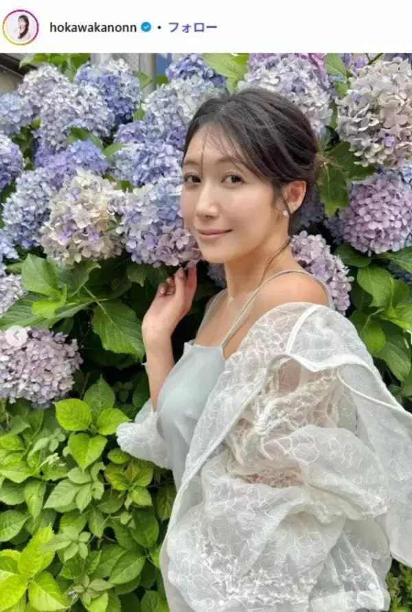 “身長170cm”美人気象予報士、胸元ざっくり開きタンクトップ姿に熱視線「大人の色気がすごい」「思わず目が奪われる」
