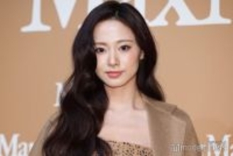 TWICEツウィ、クリスタルドレスから美デコルテ見せ 変わらない自分らしさは「揺るぎない自信」【マックスマーラ“THE CAMEL, timeless”】