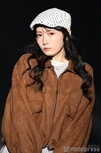 ≠ME鈴木瞳美、ブラウン×白コーデで美脚スラリ クールな表情に「いつもと雰囲気違う」「お人形さんみたい」の声【TGCあいち・なごや2026】