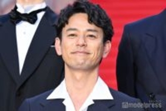 「ザ・ロイヤルファミリー」妻夫木聡ら、山王家“新たな仲間”とのオフショットに「カップルだったなんて」「結婚式みたい」反響続々