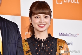 平愛梨、夫・長友佑都選手の顔ネイルでサッカー応援「ハート書かれてて旦那さんへの愛伝わる」「インパクトすごい」