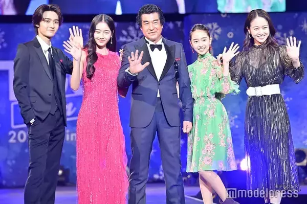 藤岡舞衣、父・藤岡弘、＆兄姉との18歳バースデー家族ショット公開「美形家族」「パパとの距離感素敵」