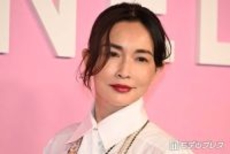 長谷川京子、ショートトレンチから美脚スラリ「美しすぎる」「時が止まってる？」と驚きの声