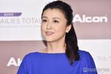 「藤原紀香、大胆スリット入りドレスから美脚チラリ「大人の色気がすごい」「綺麗な立ち姿に目が釘付け」と反響」の画像1