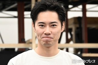 戸塚純貴、結婚発表後初の公の場「僕だけが勝手にライバルだと思っている」“劇中で対立”共演俳優に宣戦布告？【二階堂朝陽は助けに来る】