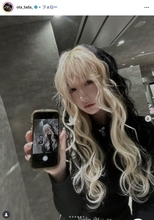 「月曜から夜ふかし」多田さん、美脚際立つ膝上ミニスカ姿公開「上級者コーデ」「スタイル抜群」の声