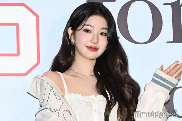 IVEウォニョン、大胆スリットドレスで美脚スラリ「大人の魅力全開」「見惚れてしまう」と反響