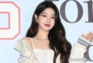 IVEウォニョン、大胆スリットドレスで美脚スラリ「大人の魅力全開」「見惚れてしまう」と反響