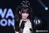 「CUTIE STREET真鍋凪咲、王冠×変形ドレス着こなす「似合いすぎ」「かっこいい」と反響【オキコレ2026】」の画像1