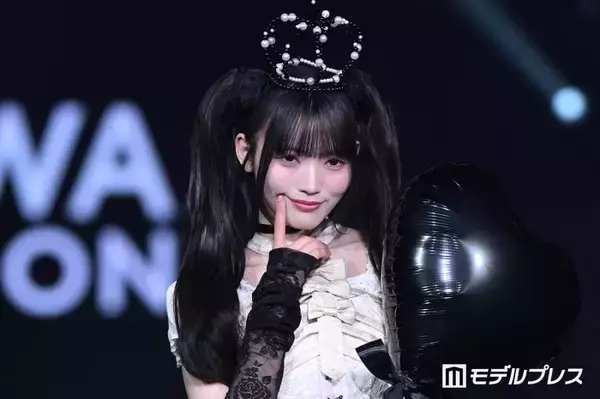 CUTIE STREET真鍋凪咲、王冠×変形ドレス着こなす「似合いすぎ」「かっこいい」と反響【オキコレ2026】