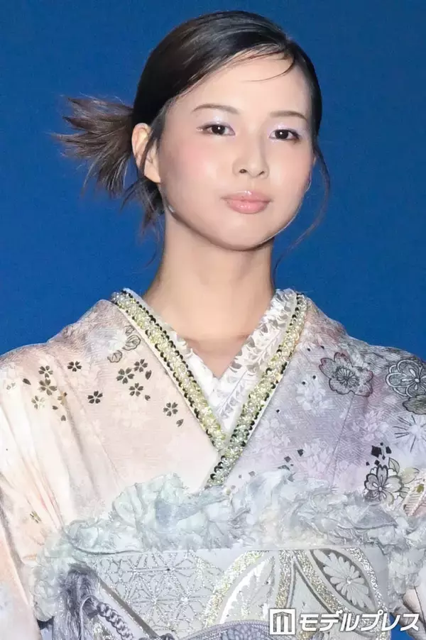 貴乃花光司の娘・白河れい、繊細な花柄和装コーデ 気品あふれる振り返り魅せる【TGC新潟2026】