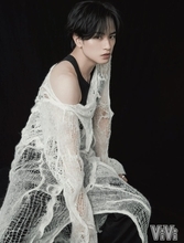 中島健人、透け感強めな大胆衣装着こなし「ViVi」で“オトナ・ビューティー”な姿披露