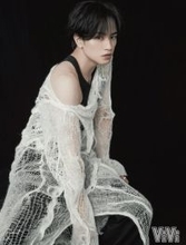 中島健人、透け感強めな大胆衣装着こなし「ViVi」で“オトナ・ビューティー”な姿披露