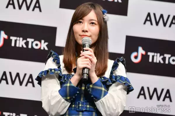 松井珠理奈、両サイドカットアウトで美ボディ際立つ「斬新なデザイン」「着こなせるのすごい」