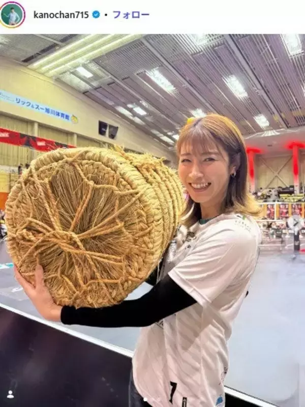 狩野舞子、ミニスカゴルフウェアで美脚披露「ゴルフ場の女神」「スラッとしててスタイル抜群」の声