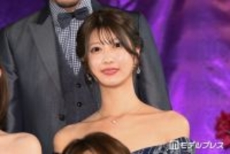 ABEMA瀧山あかねアナ「ほぼパジャマみたいで恥ずかしいけれど」ショーパン＆パーカーの街角コーデで美脚スラリ「視線奪う美しさ」「スタイルレベチ」の声